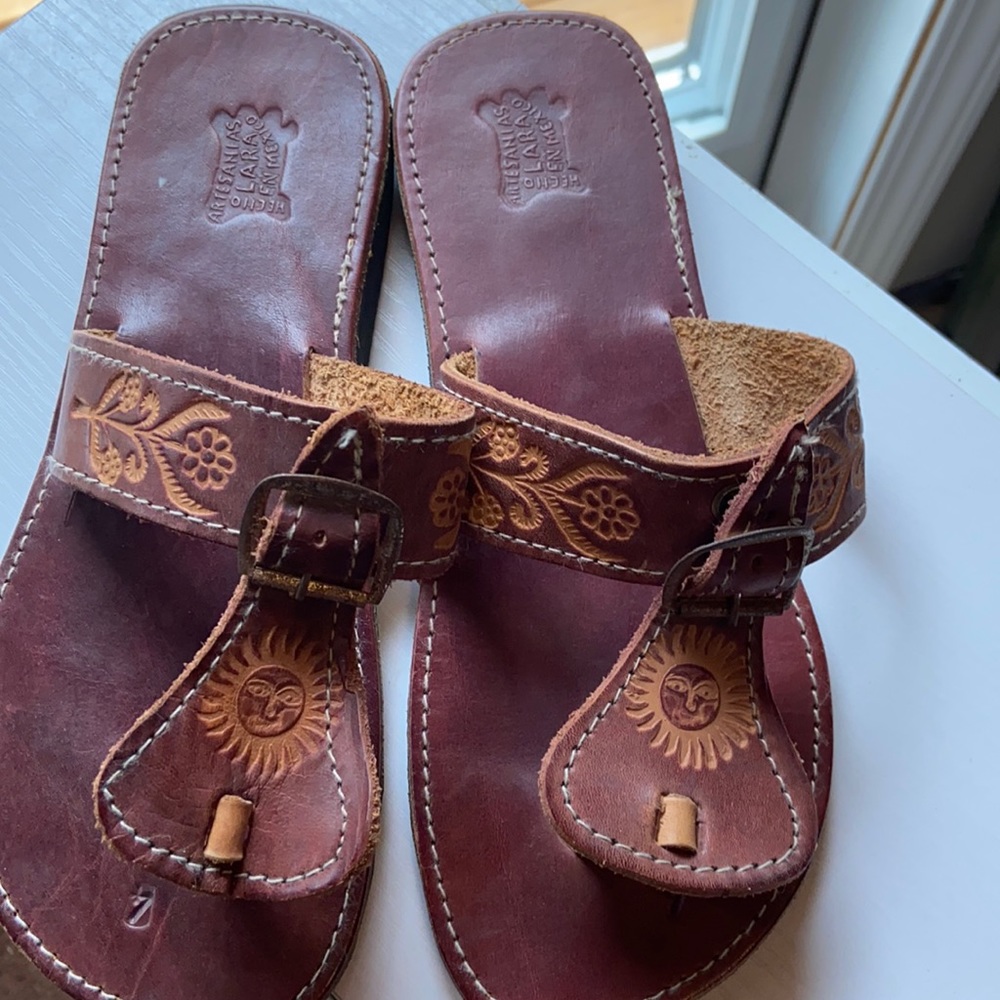 Artesanias leather sandals
